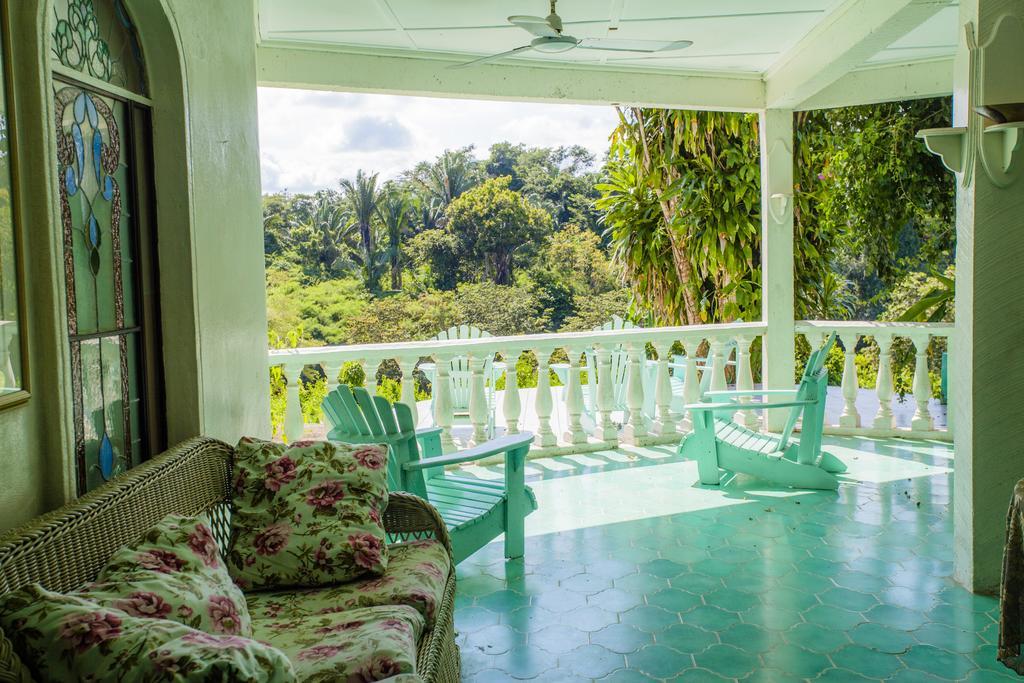 Banana Bank Lodge & Jungle Horseback Adventures เบลโมแพน ภายนอก รูปภาพ