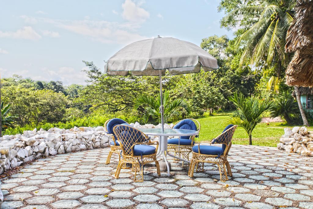 Banana Bank Lodge & Jungle Horseback Adventures เบลโมแพน ภายนอก รูปภาพ